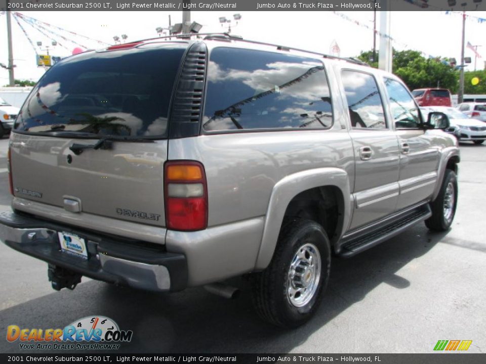 2001 Chevrolet Suburban 2500 LT Light Pewter Metallic / Light Gray/Neutral Photo #11