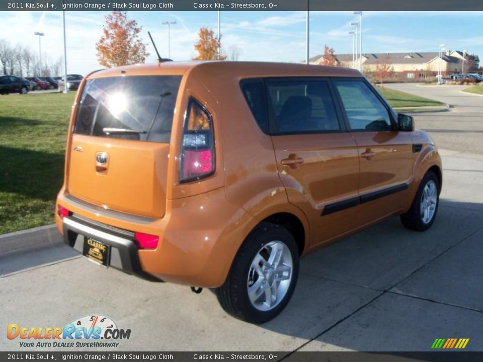 2011 Kia Soul + Ignition Orange / Black Soul Logo Cloth Photo #6