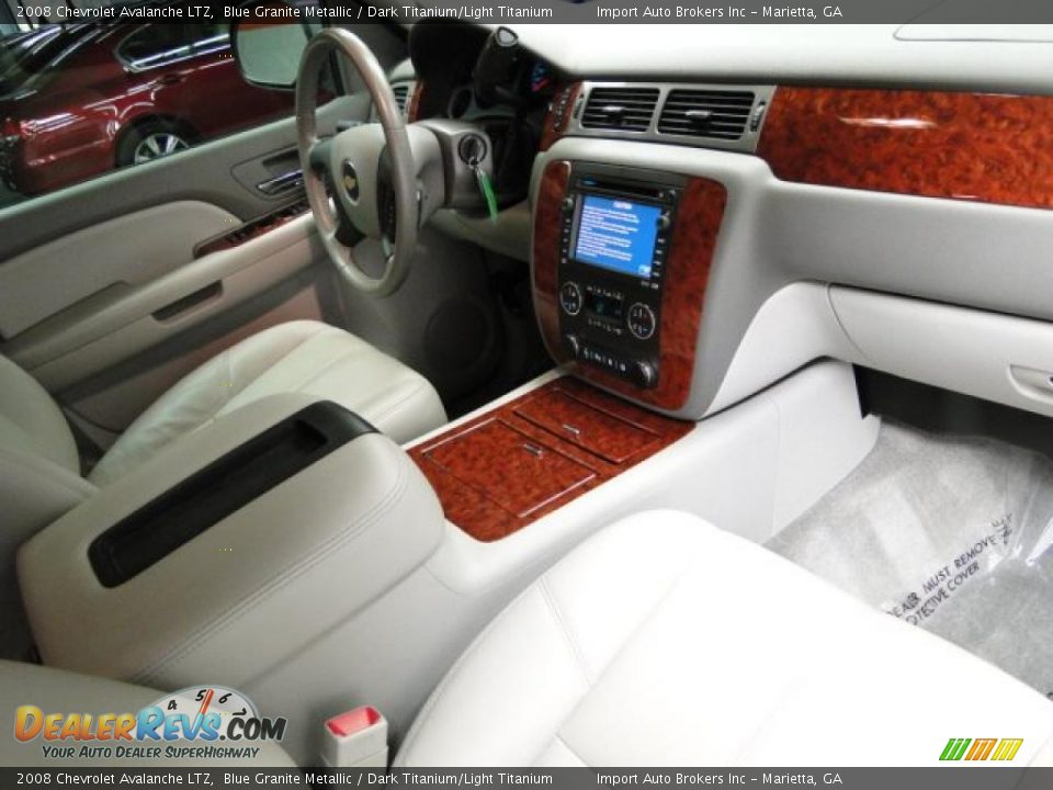 Dashboard of 2008 Chevrolet Avalanche LTZ Photo #13