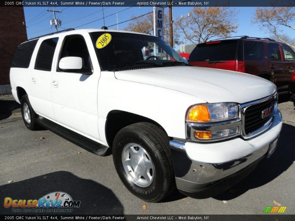 Front 3/4 View of 2005 GMC Yukon XL SLT 4x4 Photo #6