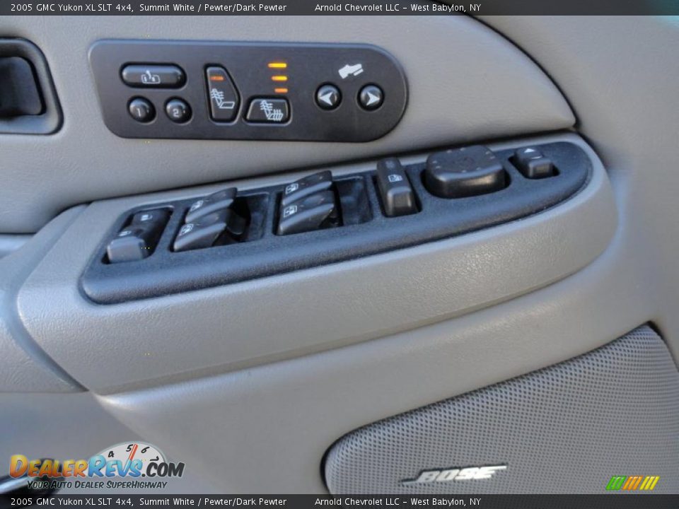 Controls of 2005 GMC Yukon XL SLT 4x4 Photo #8