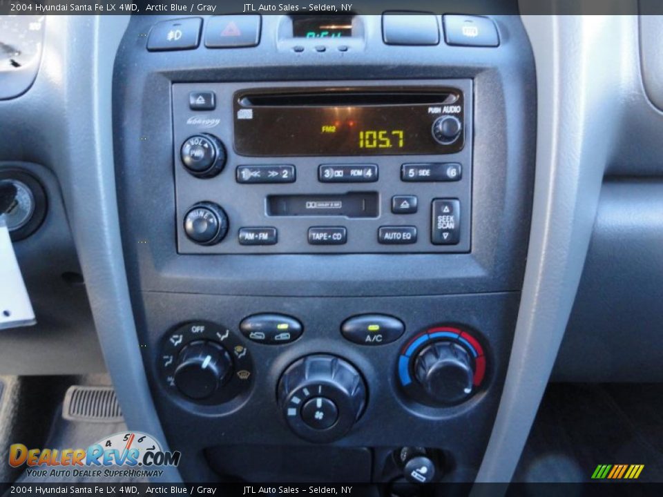 Controls of 2004 Hyundai Santa Fe LX 4WD Photo #15