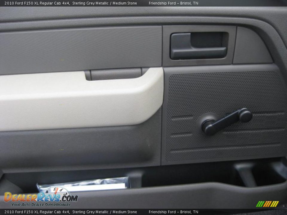 Door Panel of 2010 Ford F150 XL Regular Cab 4x4 Photo #15