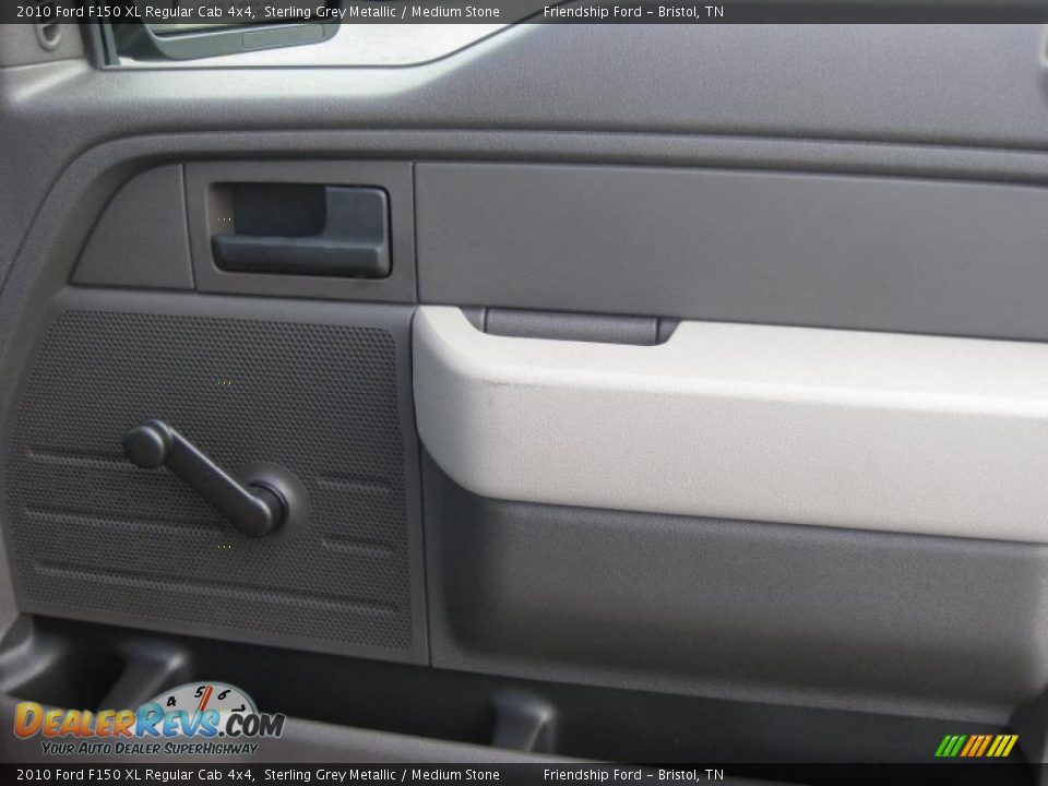 Door Panel of 2010 Ford F150 XL Regular Cab 4x4 Photo #18