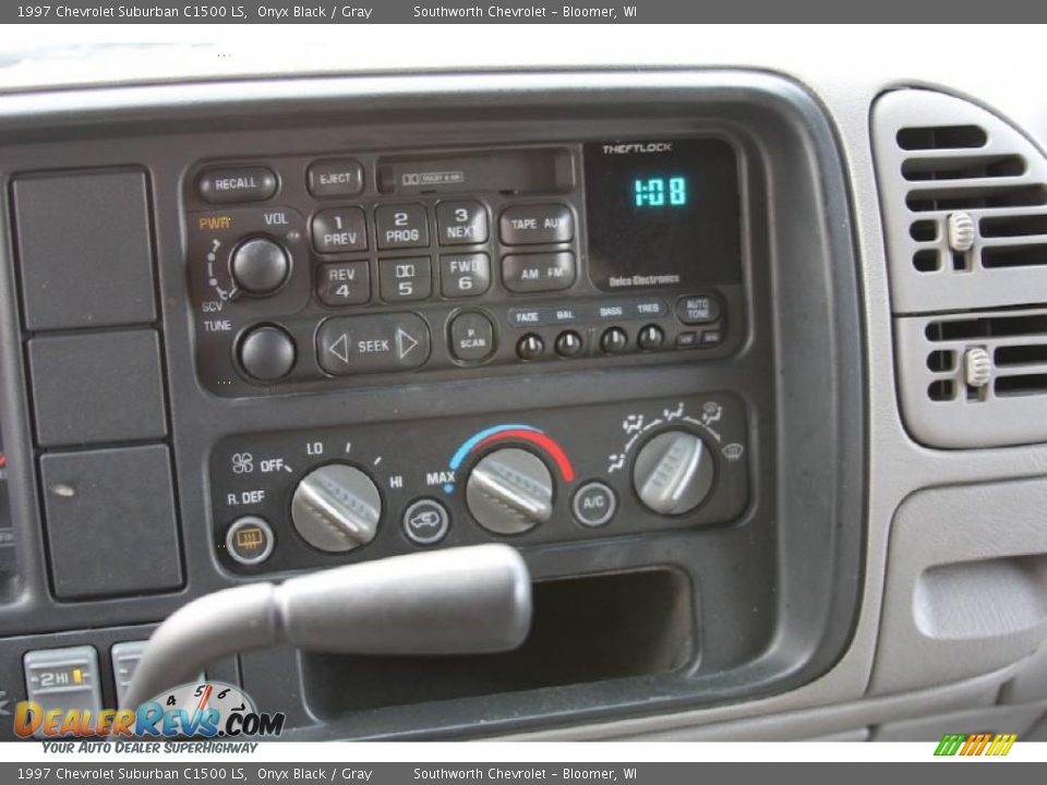 Controls of 1997 Chevrolet Suburban C1500 LS Photo #10