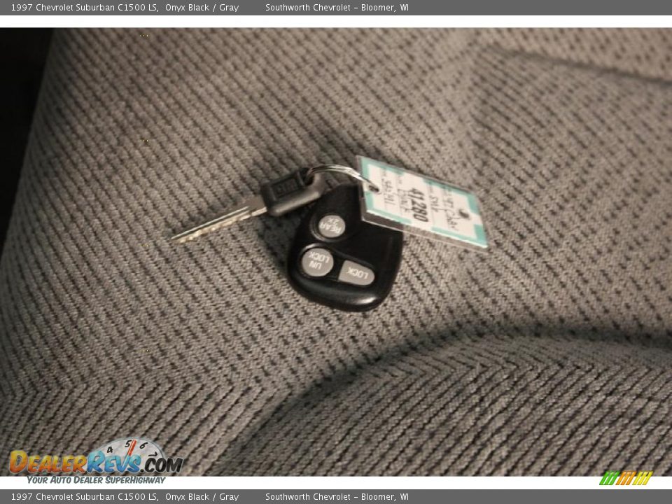 1997 Chevrolet Suburban C1500 LS Onyx Black / Gray Photo #14
