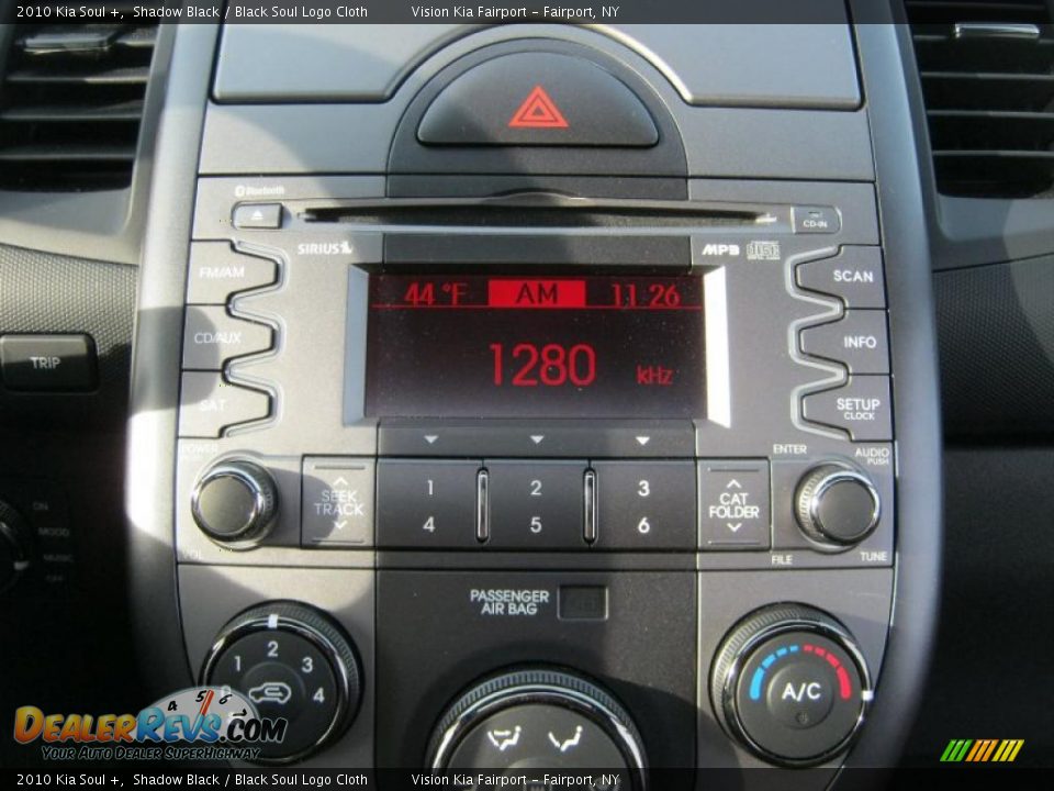 Controls of 2010 Kia Soul + Photo #5