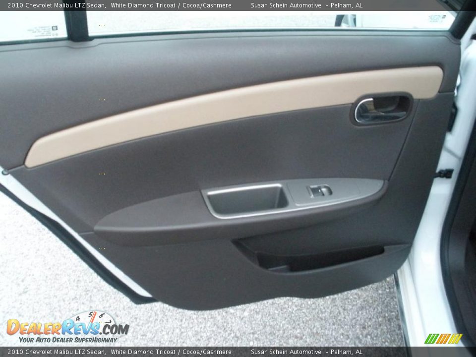 Door Panel of 2010 Chevrolet Malibu LTZ Sedan Photo #17