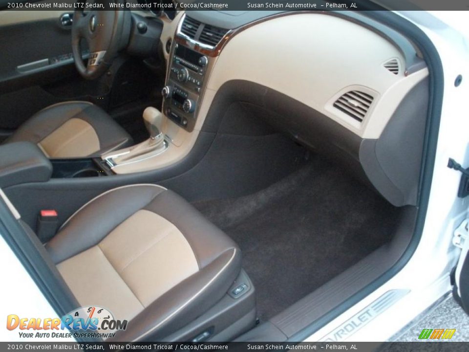 Dashboard of 2010 Chevrolet Malibu LTZ Sedan Photo #18