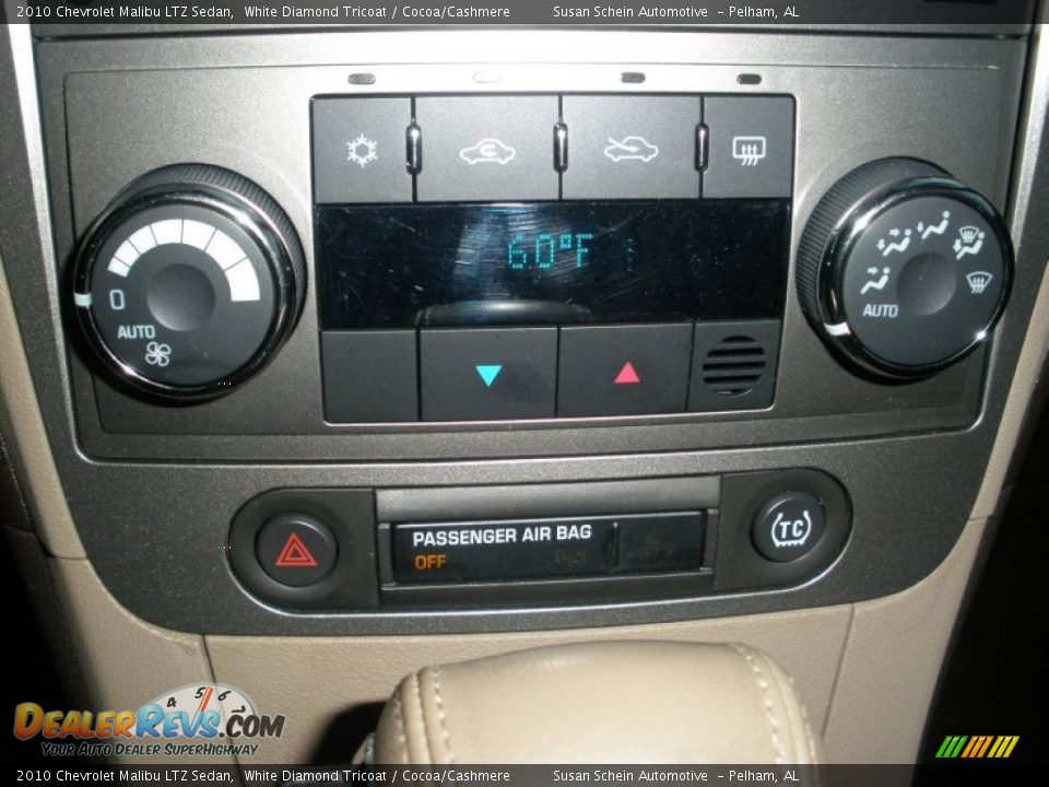 Controls of 2010 Chevrolet Malibu LTZ Sedan Photo #25