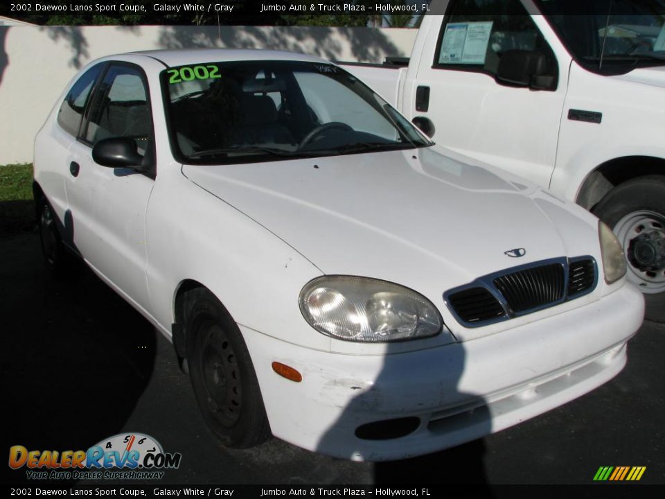 Front 3/4 View of 2002 Daewoo Lanos Sport Coupe Photo #1