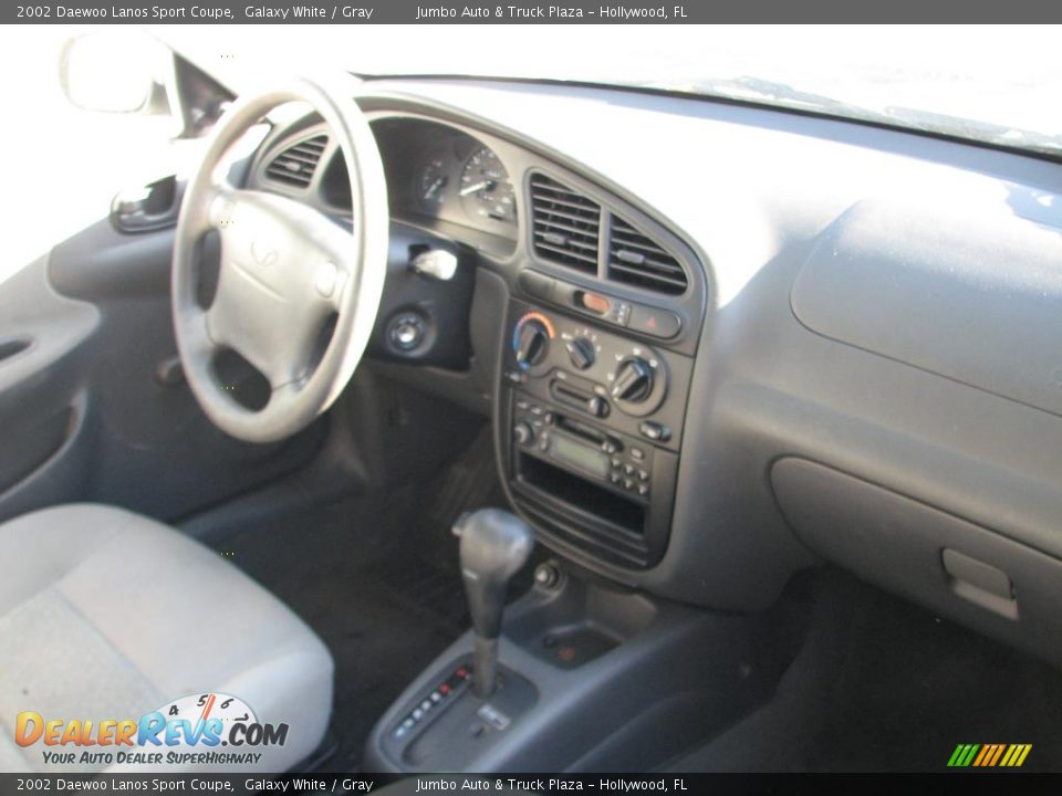 Dashboard of 2002 Daewoo Lanos Sport Coupe Photo #6