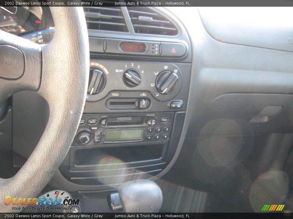 Controls of 2002 Daewoo Lanos Sport Coupe Photo #8