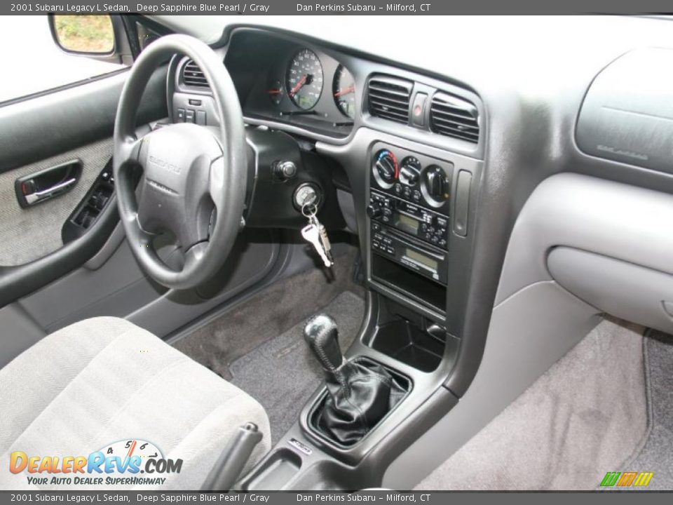Gray Interior - 2001 Subaru Legacy L Sedan Photo #17