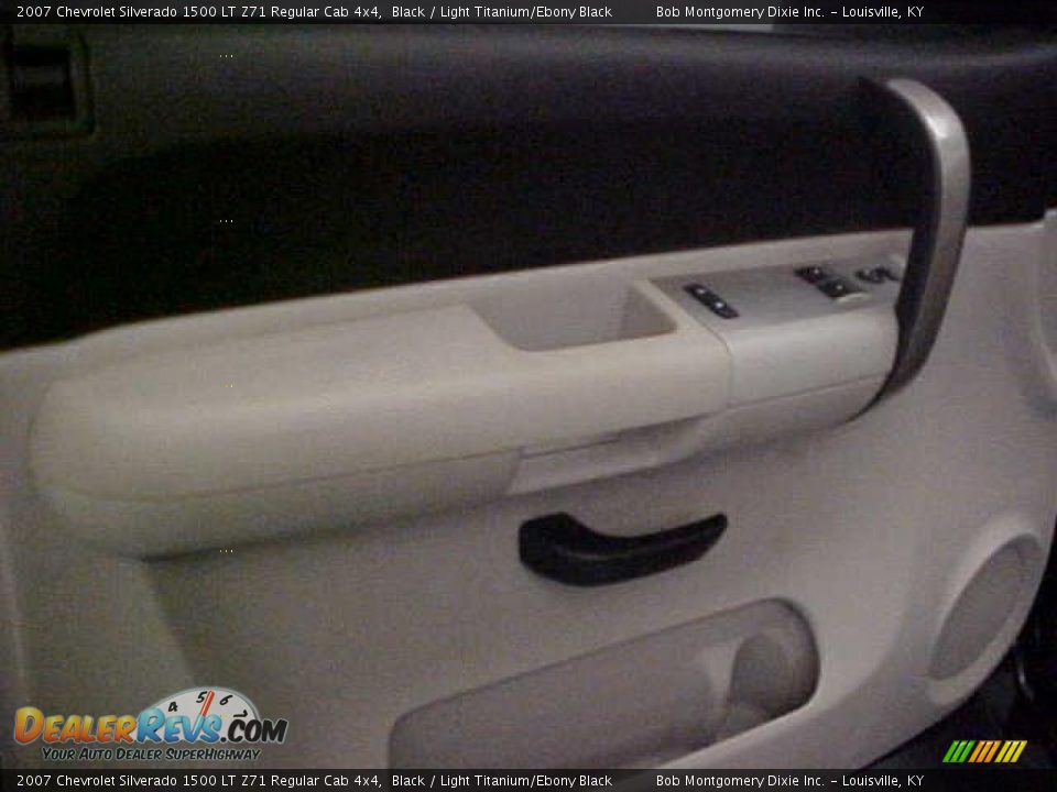 2007 Chevrolet Silverado 1500 LT Z71 Regular Cab 4x4 Black / Light Titanium/Ebony Black Photo #17