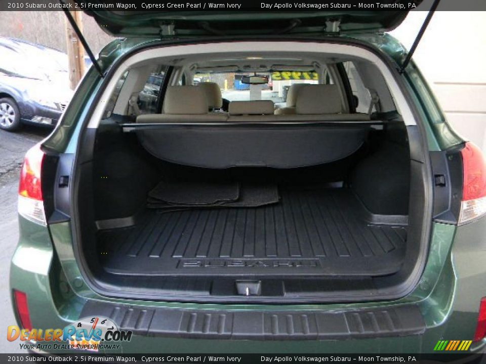 2010 Subaru Outback 2.5i Premium Wagon Trunk Photo #10