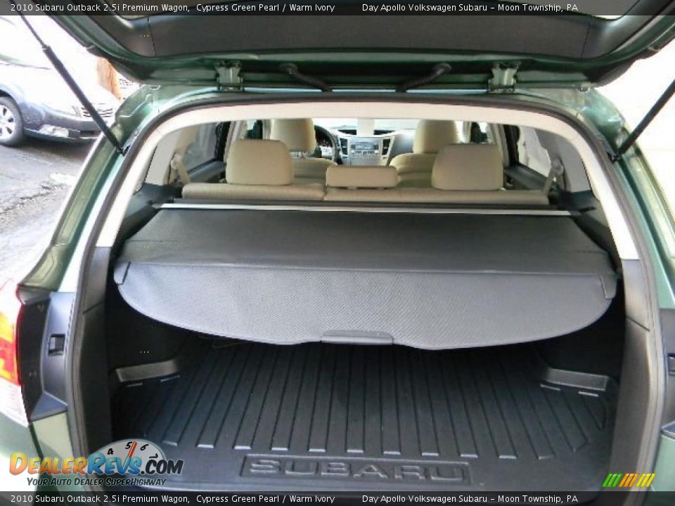 2010 Subaru Outback 2.5i Premium Wagon Trunk Photo #11