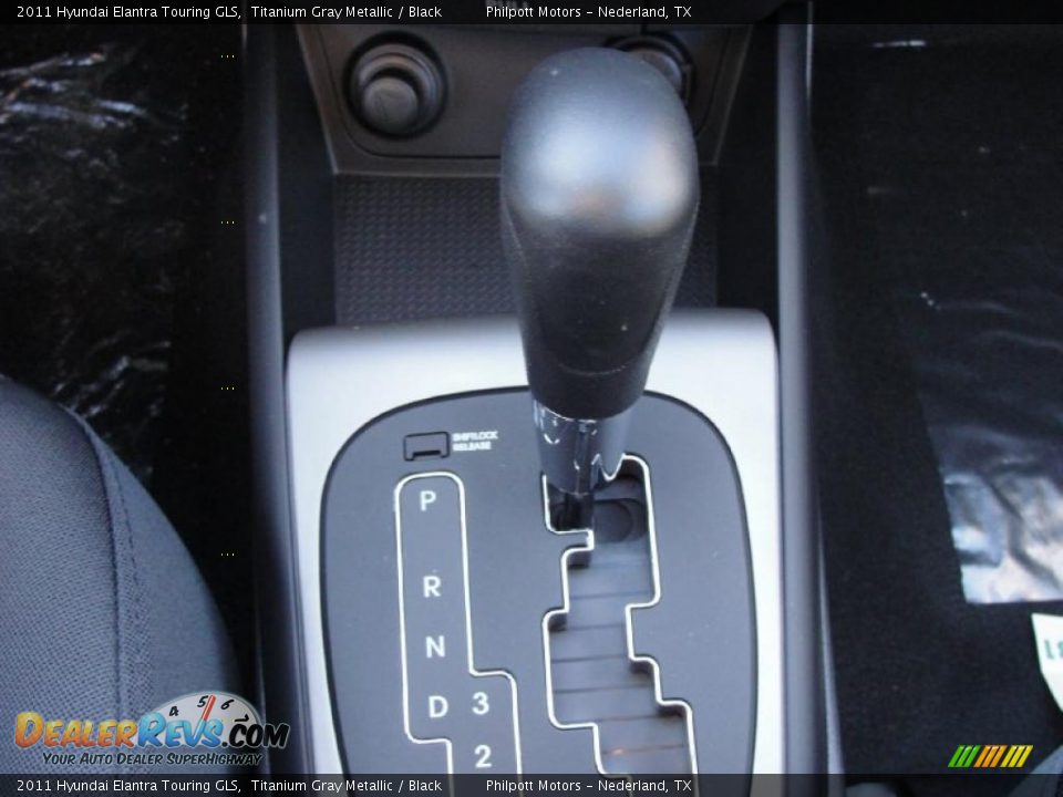 2011 Hyundai Elantra Touring GLS Shifter Photo #32