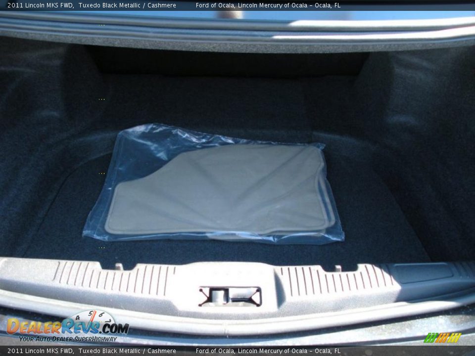 2011 Lincoln MKS FWD Tuxedo Black Metallic / Cashmere Photo #11