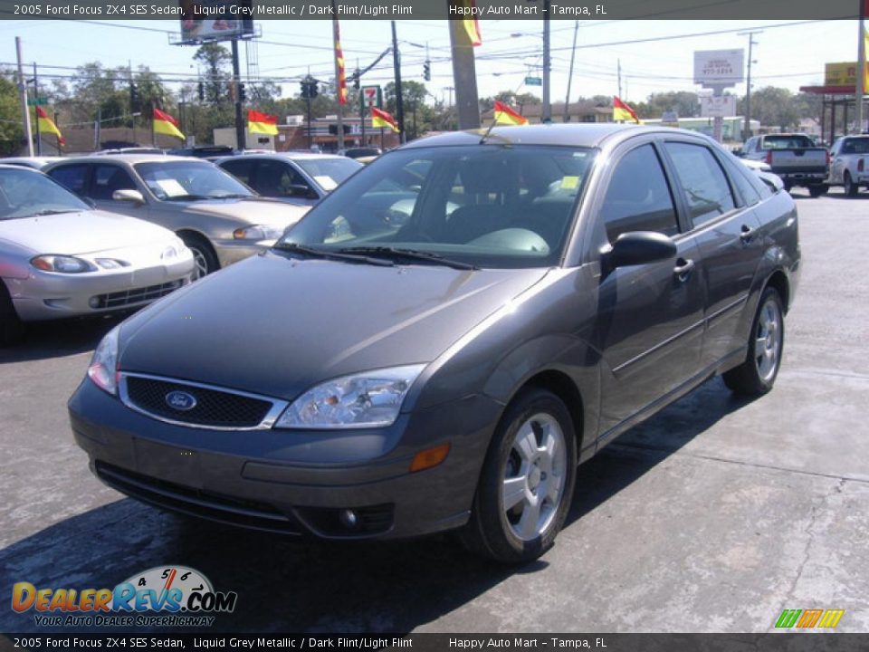 2005 Ford Focus ZX4 SES Sedan Liquid Grey Metallic / Dark Flint/Light Flint Photo #4