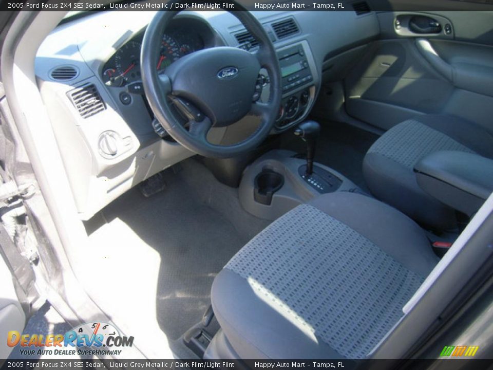 2005 Ford Focus ZX4 SES Sedan Liquid Grey Metallic / Dark Flint/Light Flint Photo #9