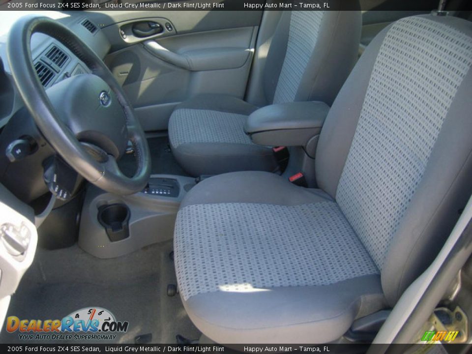 2005 Ford Focus ZX4 SES Sedan Liquid Grey Metallic / Dark Flint/Light Flint Photo #10