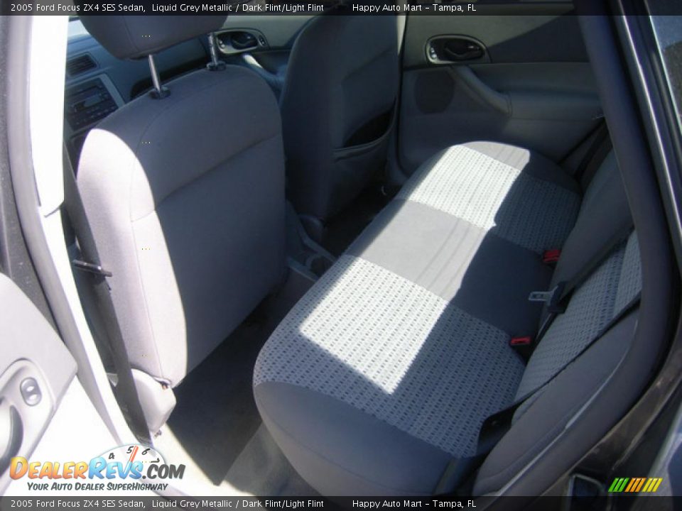 2005 Ford Focus ZX4 SES Sedan Liquid Grey Metallic / Dark Flint/Light Flint Photo #11
