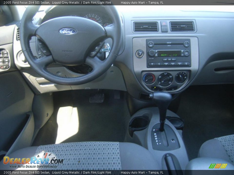 2005 Ford Focus ZX4 SES Sedan Liquid Grey Metallic / Dark Flint/Light Flint Photo #13