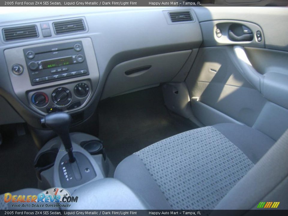 2005 Ford Focus ZX4 SES Sedan Liquid Grey Metallic / Dark Flint/Light Flint Photo #14