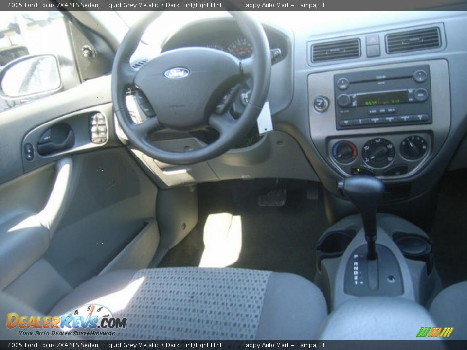 2005 Ford Focus ZX4 SES Sedan Liquid Grey Metallic / Dark Flint/Light Flint Photo #15