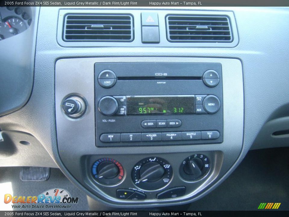 2005 Ford Focus ZX4 SES Sedan Liquid Grey Metallic / Dark Flint/Light Flint Photo #16