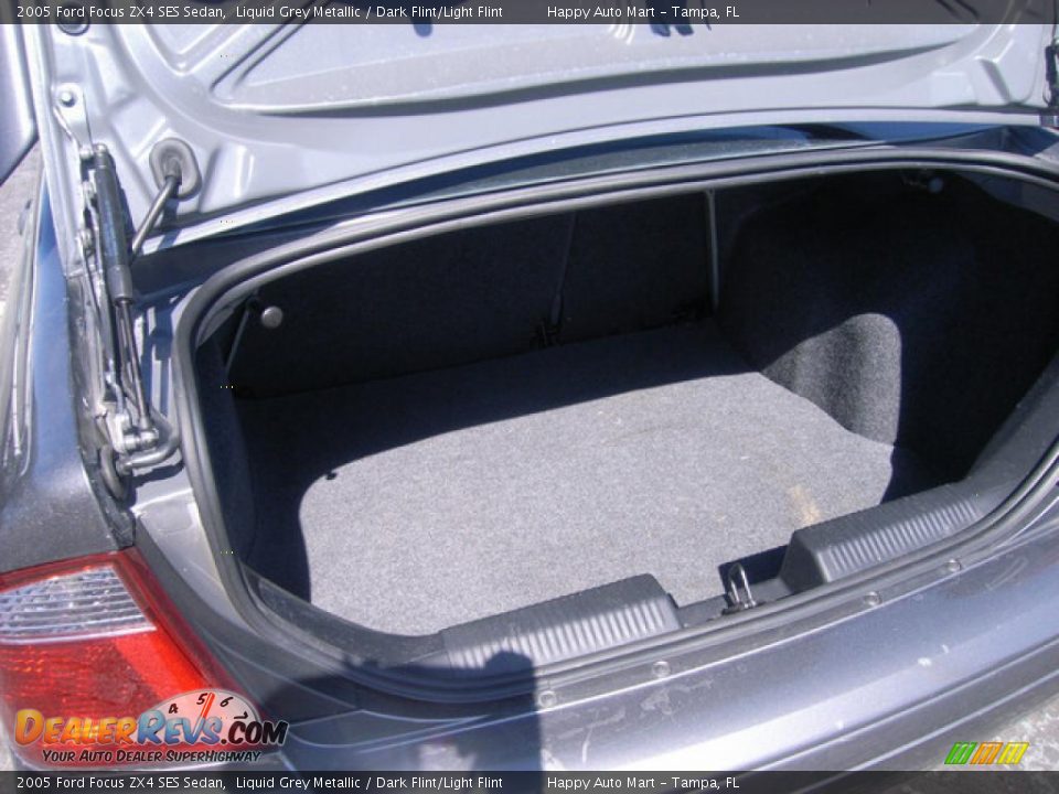 2005 Ford Focus ZX4 SES Sedan Liquid Grey Metallic / Dark Flint/Light Flint Photo #20