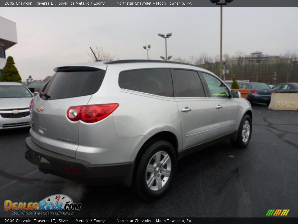 2009 Chevrolet Traverse LT Silver Ice Metallic / Ebony Photo #3