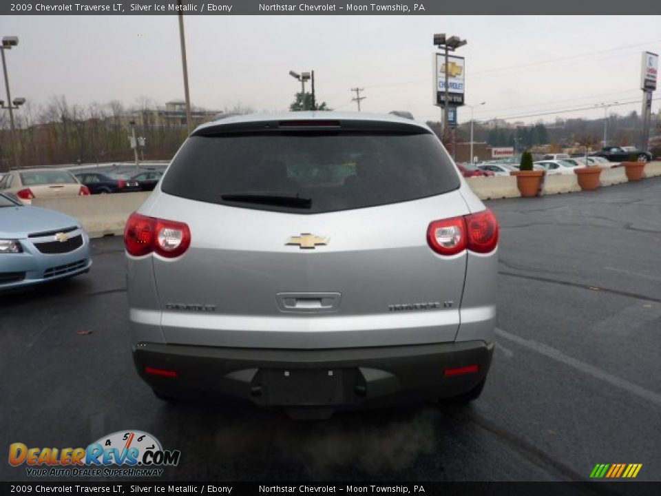 2009 Chevrolet Traverse LT Silver Ice Metallic / Ebony Photo #4