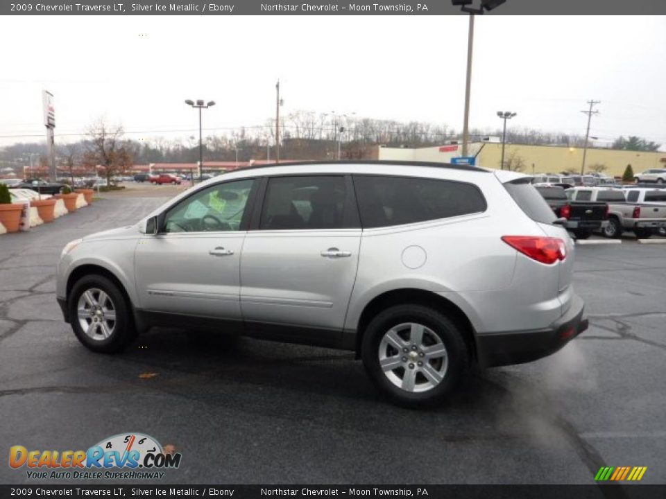 2009 Chevrolet Traverse LT Silver Ice Metallic / Ebony Photo #6