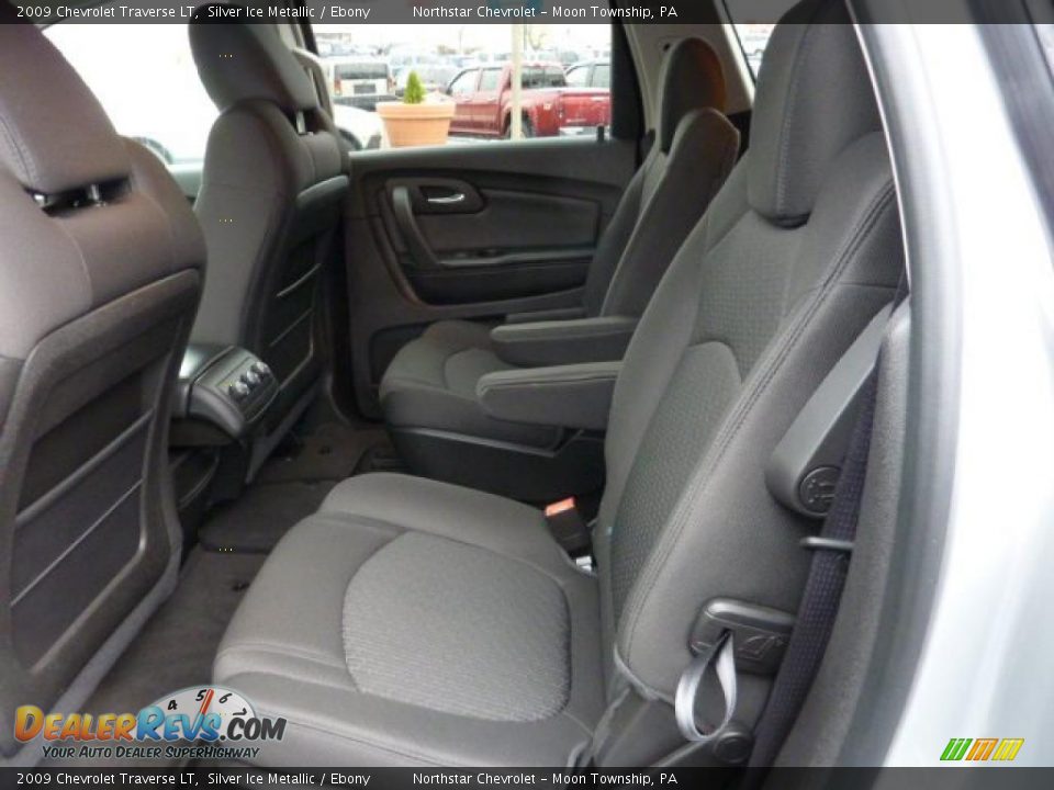 2009 Chevrolet Traverse LT Silver Ice Metallic / Ebony Photo #8