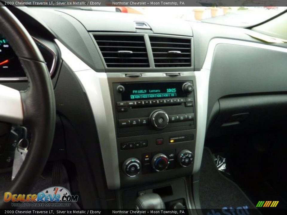 2009 Chevrolet Traverse LT Silver Ice Metallic / Ebony Photo #9