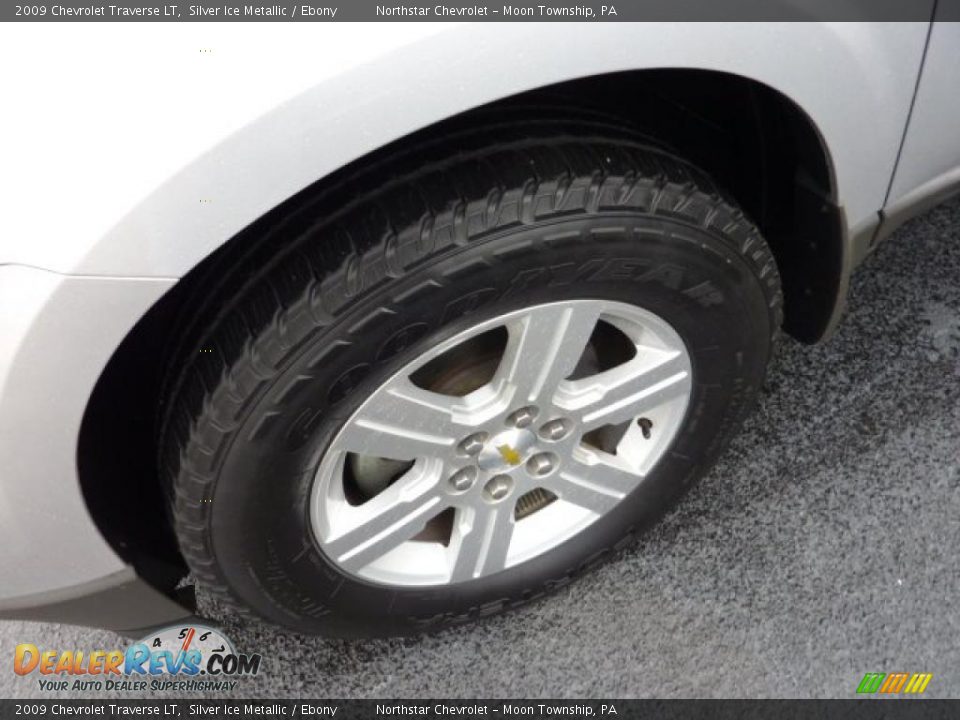 2009 Chevrolet Traverse LT Silver Ice Metallic / Ebony Photo #12