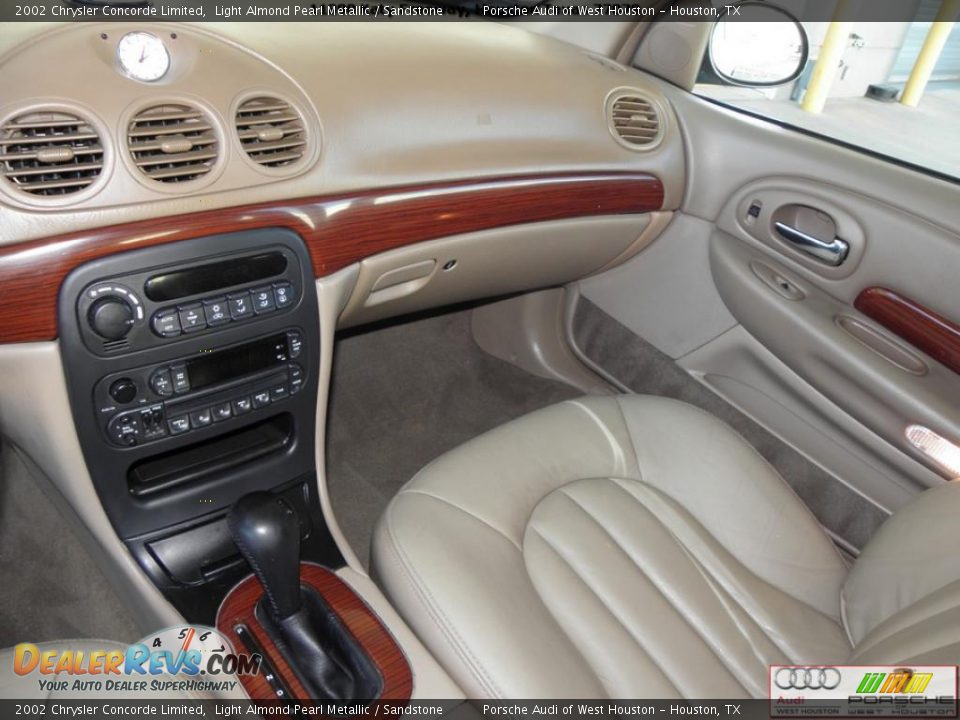 2002 Chrysler Concorde Limited Light Almond Pearl Metallic / Sandstone Photo #12