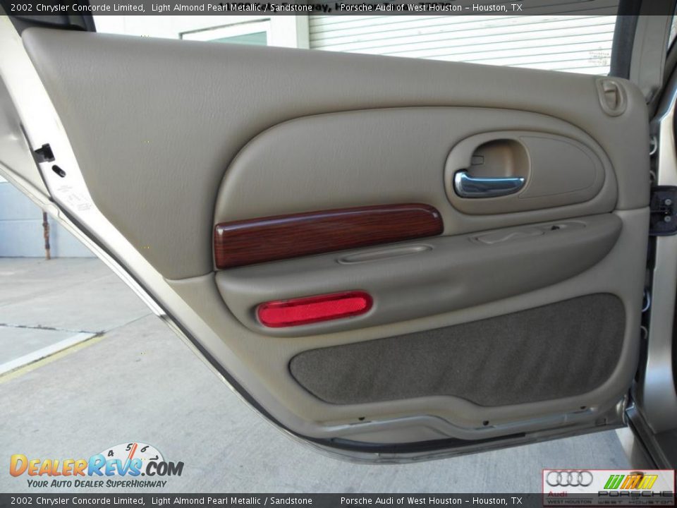 2002 Chrysler Concorde Limited Light Almond Pearl Metallic / Sandstone Photo #23
