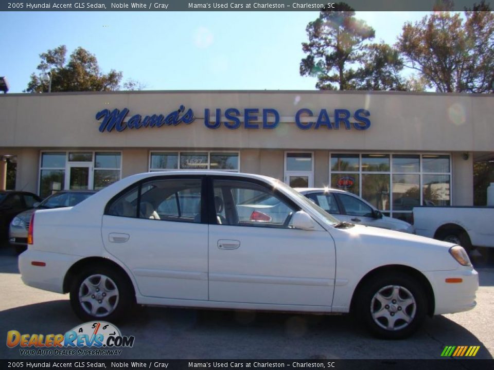 2005 Hyundai Accent GLS Sedan Noble White / Gray Photo #1