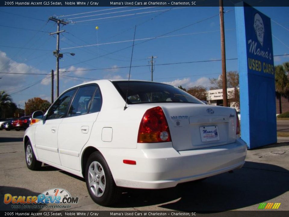 2005 Hyundai Accent GLS Sedan Noble White / Gray Photo #6