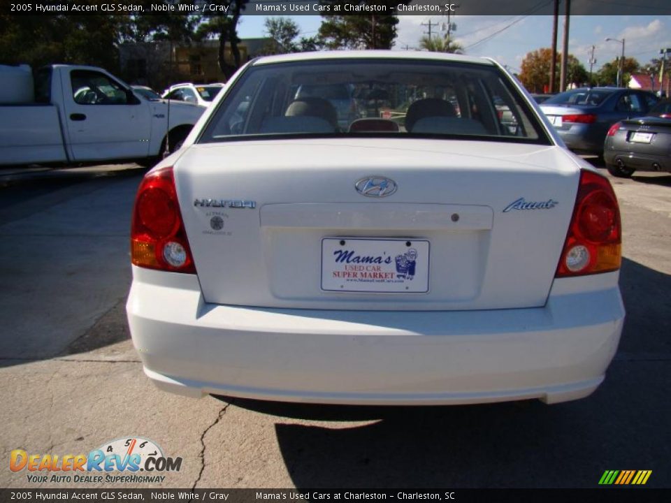 2005 Hyundai Accent GLS Sedan Noble White / Gray Photo #7