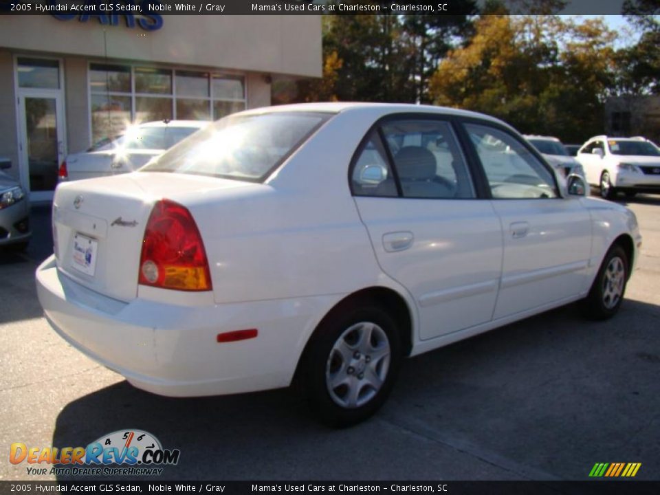 2005 Hyundai Accent GLS Sedan Noble White / Gray Photo #8