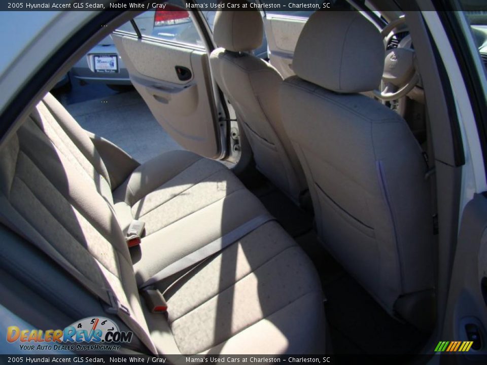 2005 Hyundai Accent GLS Sedan Noble White / Gray Photo #14