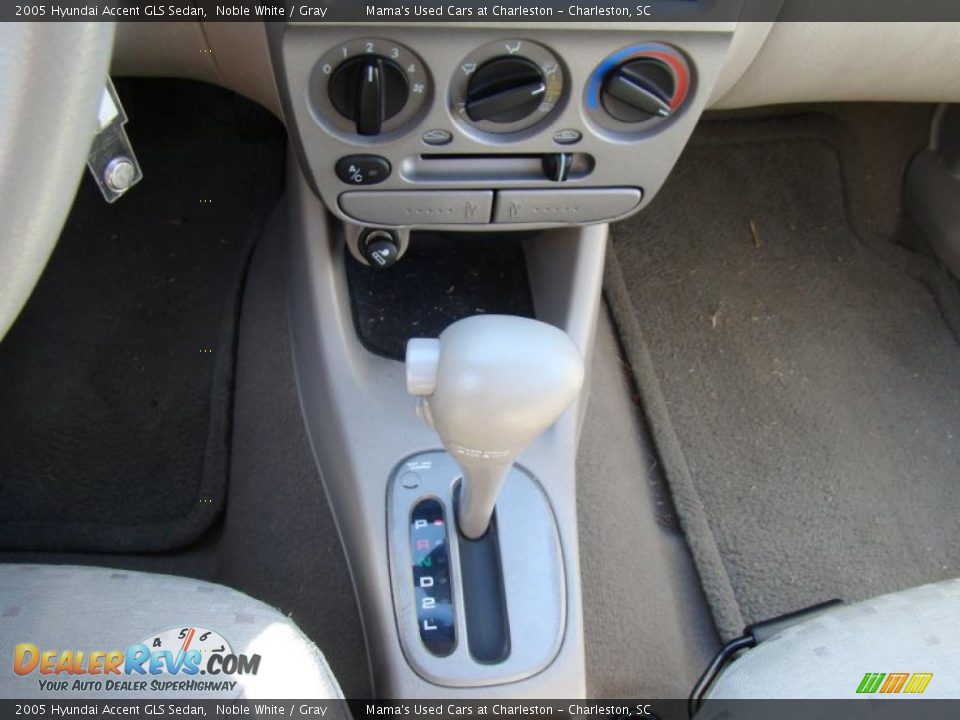 2005 Hyundai Accent GLS Sedan Shifter Photo #21