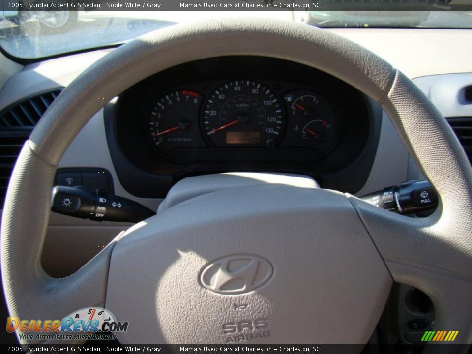 2005 Hyundai Accent GLS Sedan Noble White / Gray Photo #22