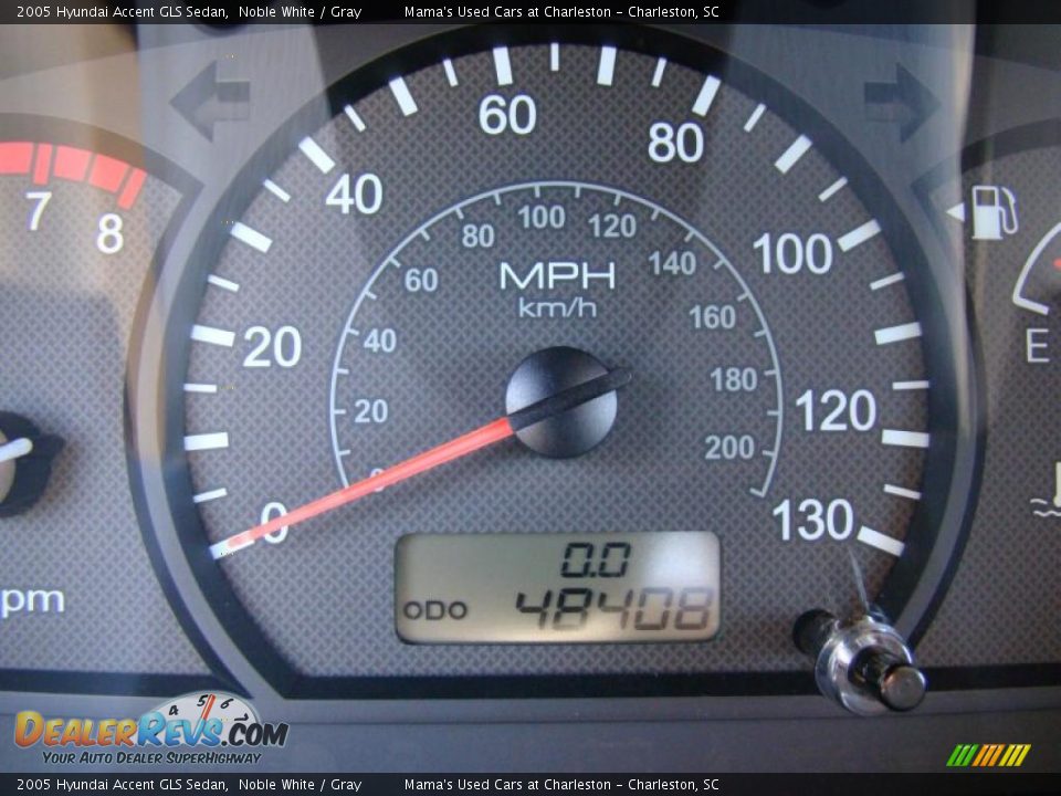 2005 Hyundai Accent GLS Sedan Noble White / Gray Photo #24