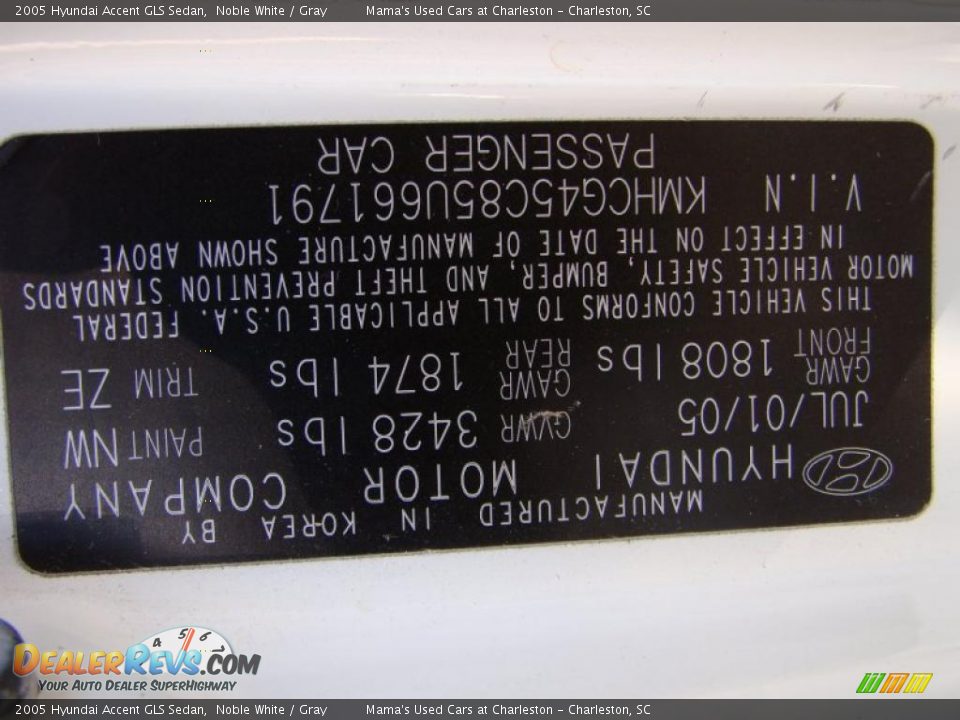 2005 Hyundai Accent GLS Sedan Noble White / Gray Photo #25