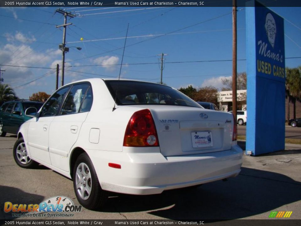 2005 Hyundai Accent GLS Sedan Noble White / Gray Photo #29